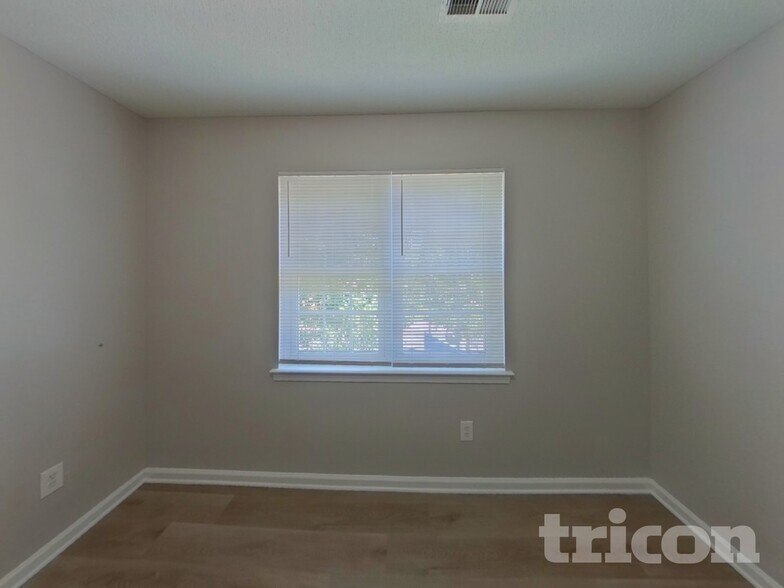 Building Photo - 701 Barbee Farm Dr