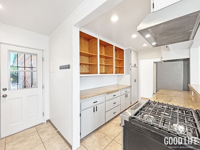 Building Photo - Inviting 3BD/2BA South Park Home with Turf Yards, Hardwood Floors & A/C