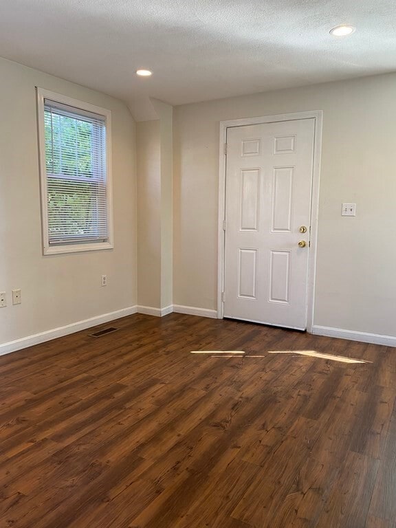 Building Photo - 834 Main St