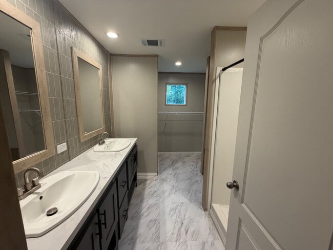 Building Photo - Mobile Home for Rent