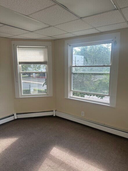Building Photo - 104 Gillett St