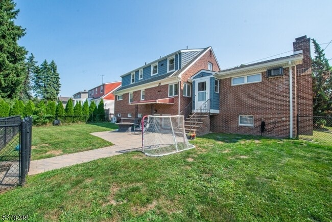 Building Photo - 44 Gless Ave