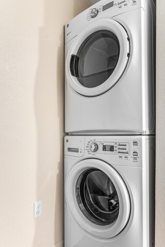 Building Photo - 11400 E Peakview Ave