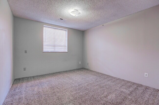 Building Photo - $1,940.95, 2-bed, 2-bath located in Denver