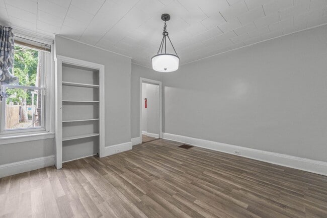 Building Photo - 9 E Basin St