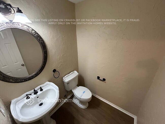 Building Photo - 250 Hilltop Dr