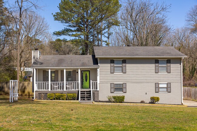 Building Photo - 2062 Woodbine Cir