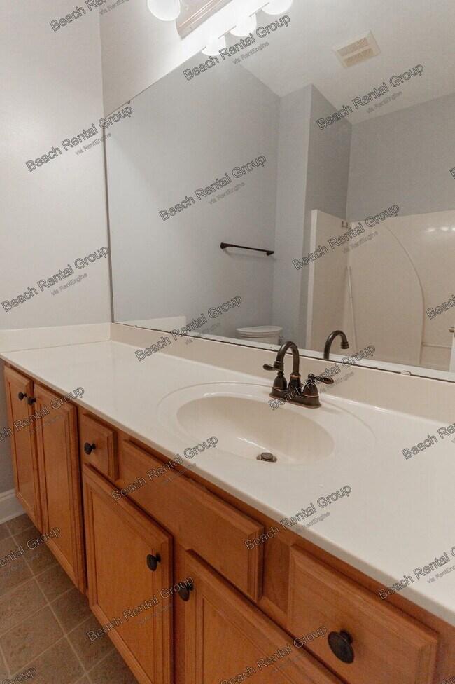 Building Photo - 2065 Silvercrest Dr