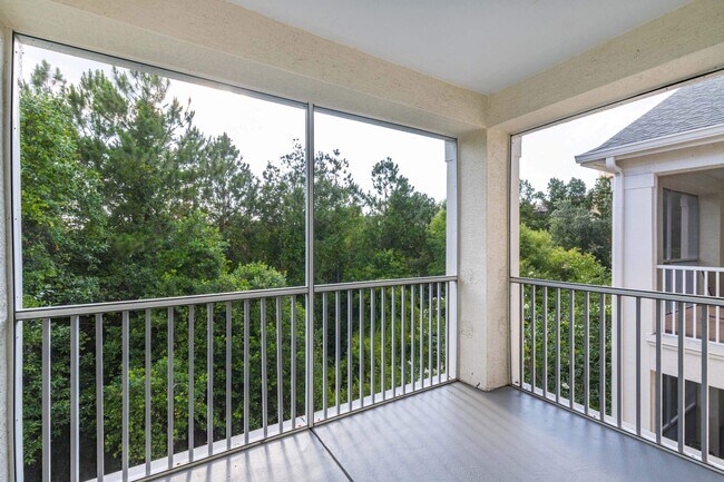 Building Photo - Discovery Palms