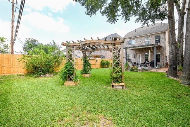 Building Photo - 7608 Janak Dr