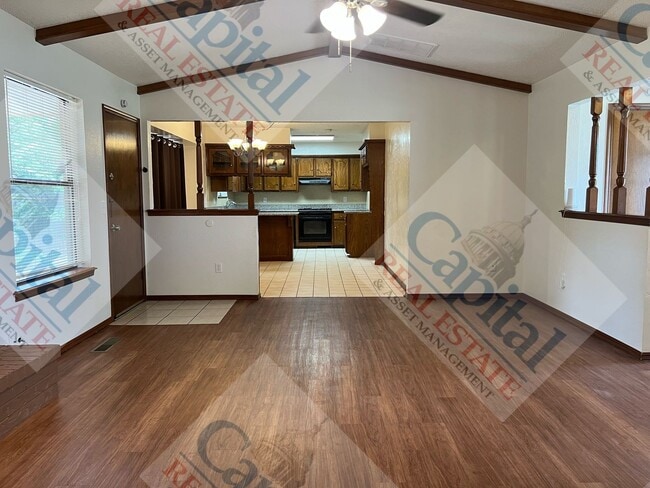 Building Photo - Charming Home