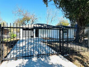 Building Photo - 3605 Barberry Dr