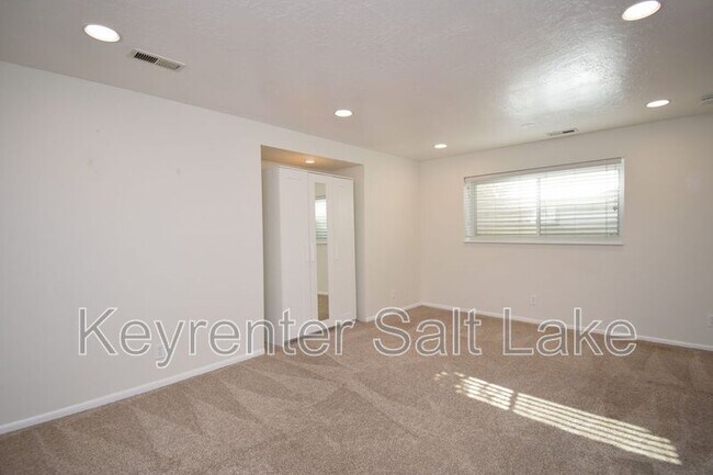 Building Photo - 6888 Hillside Village Cir