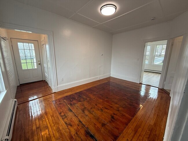 Building Photo - 7 N Green St