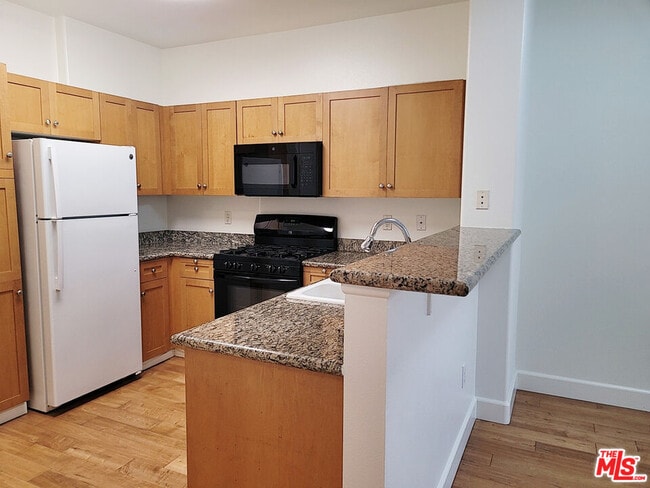 Building Photo - 100 S Alameda St