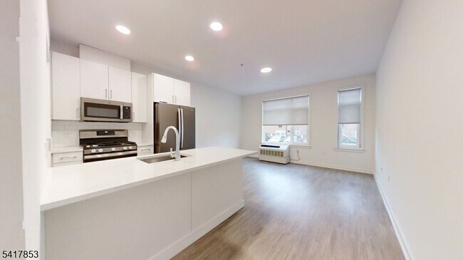 Building Photo - 1181 Morris Ave