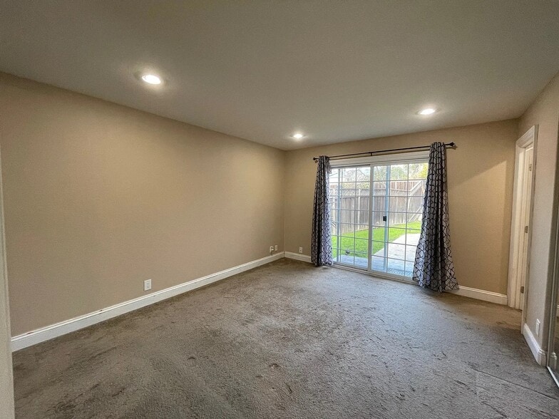 Building Photo - 1664 Messina Dr