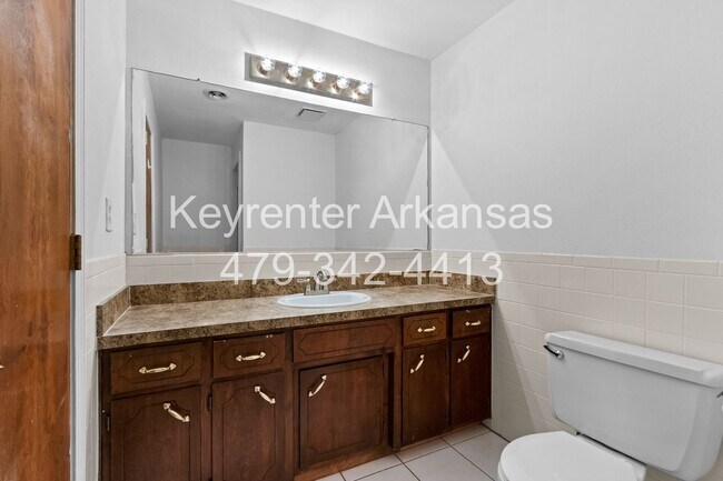 Building Photo - Beautiful Home in Springdale with Sunroom!