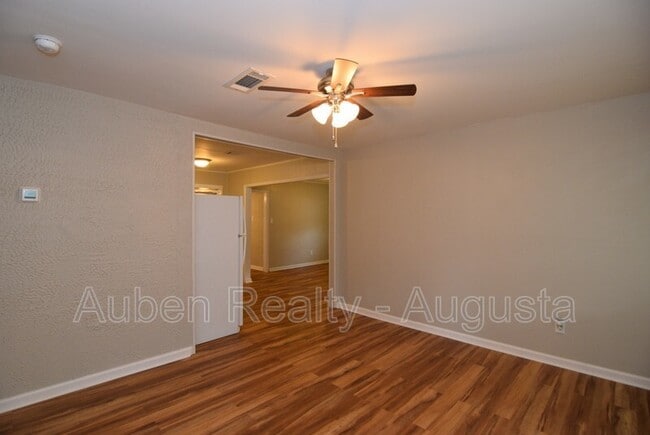 Building Photo - 1928 Wylie Dr