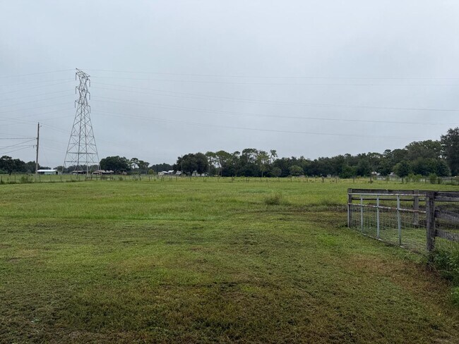 Building Photo - 4901 N Vaughn Rd