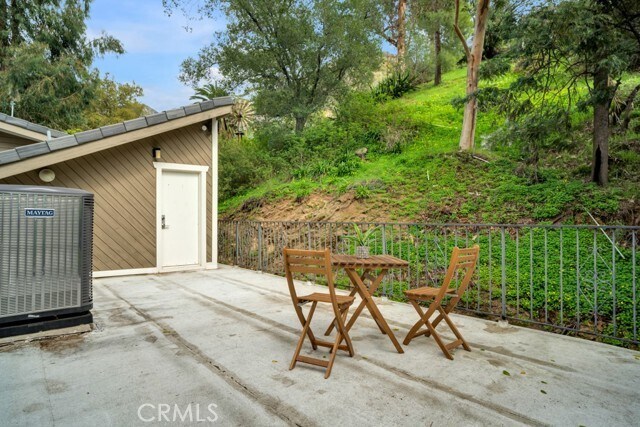 Building Photo - 850 Country Club Dr