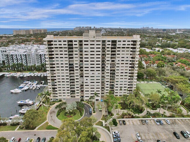 Building Photo - 3200 Port Royale Dr S