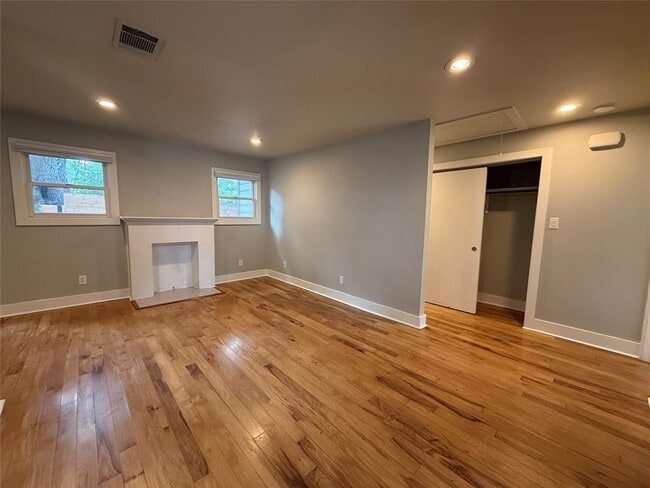 Building Photo - 2105 Kinney Ave
