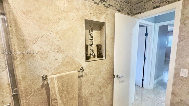 Building Photo - 329 SE 3rd St