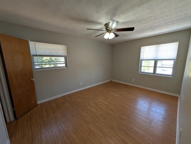 Building Photo - 2834 Woodland Dr