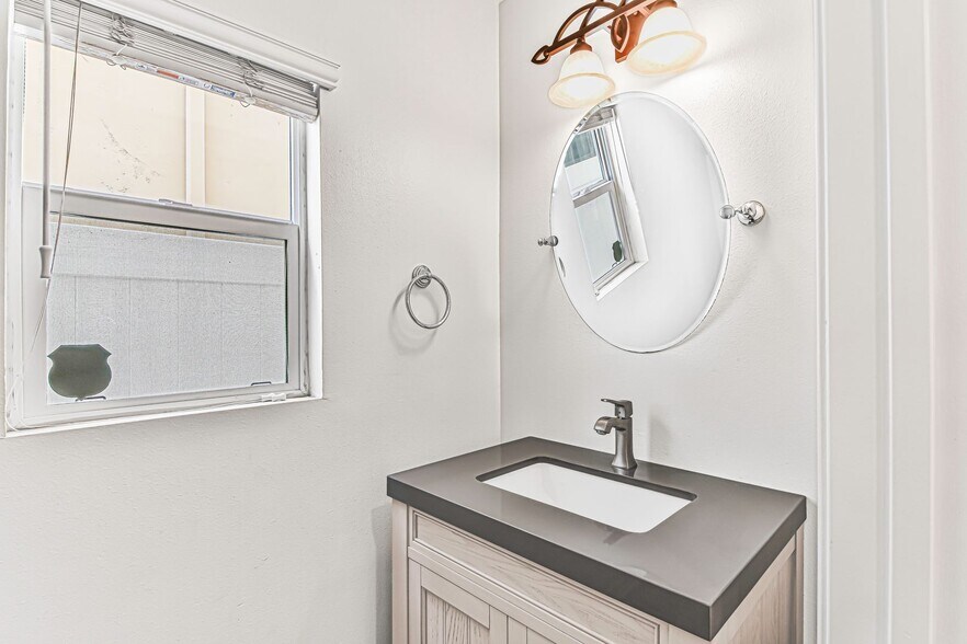 Building Photo - 119 Granada Ave