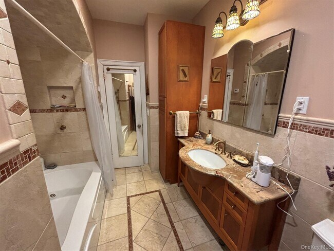 Building Photo - 329 E Chester St