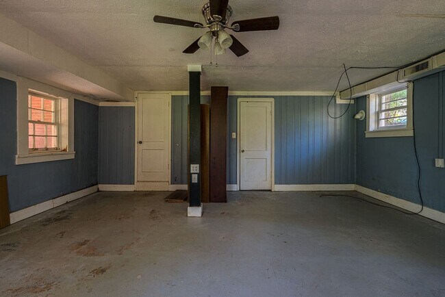 Building Photo - 134 Westover Dr