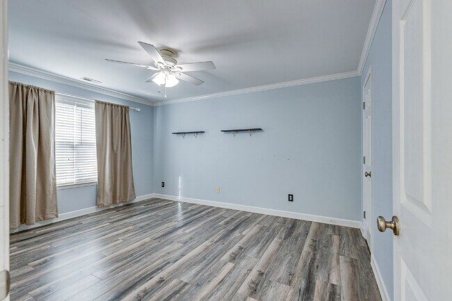 Building Photo - Spacious Spring Hill Rental in Sought-After Wades Grove Community