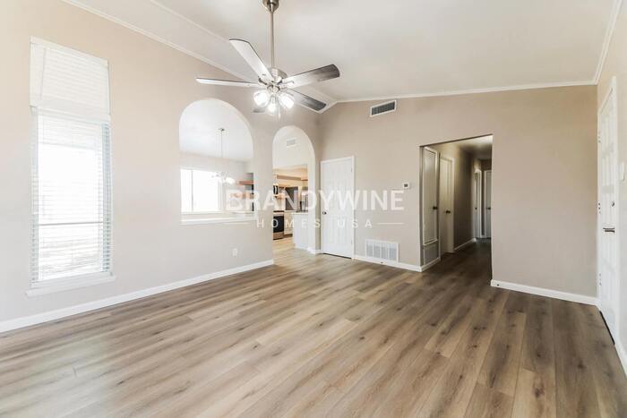 Building Photo - 5010 Collingwood Dr