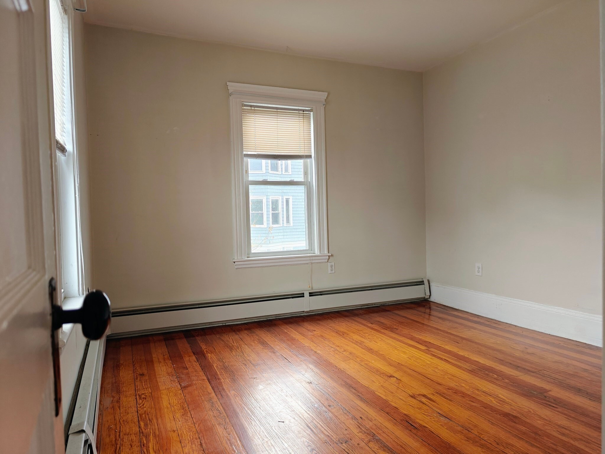 Building Photo - 442 Main St