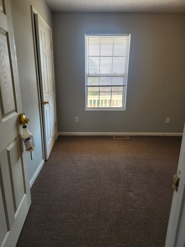 Building Photo - 3 Bedroom 1 Bath Home