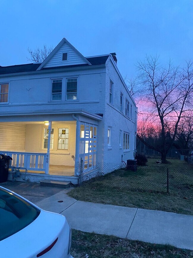 Building Photo - 3 Bedroom 2.5 Bath Home