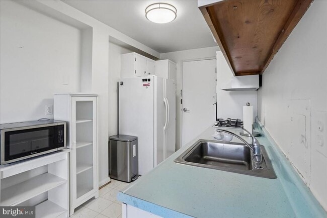 Building Photo - 10201 Grosvenor Pl