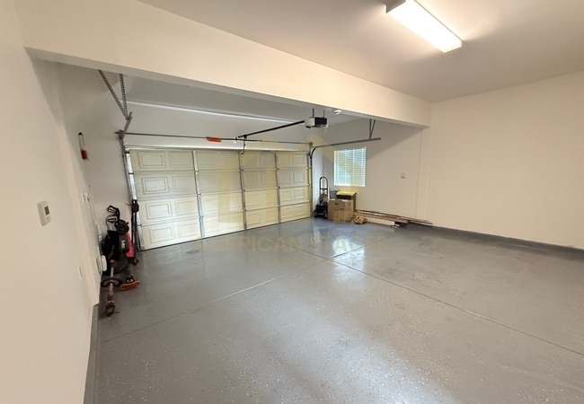 Building Photo - 2050 Green Ridge Cir