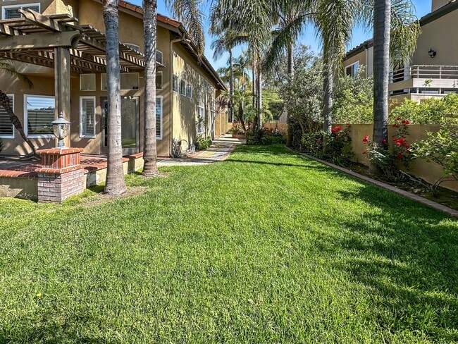 Building Photo - Beautiful Marina Hills Home!