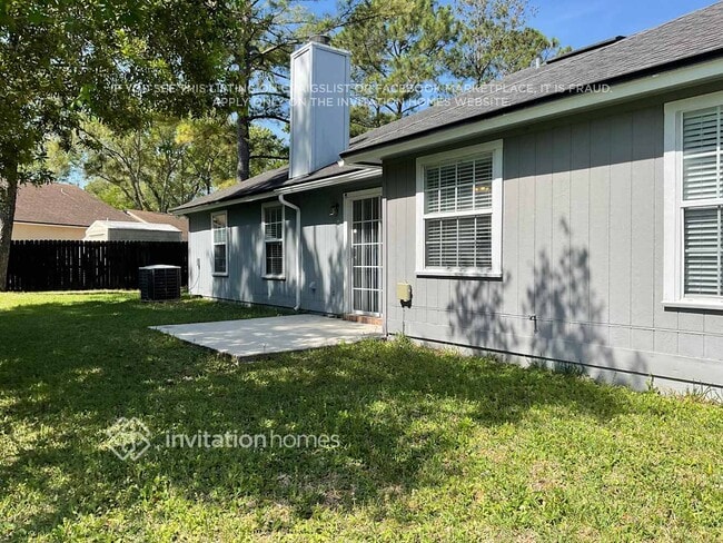 Building Photo - 1995 Hovington Cir W