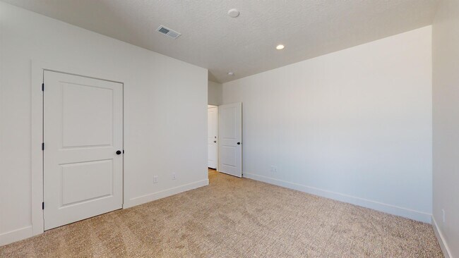 Building Photo - 547 W 1810 N