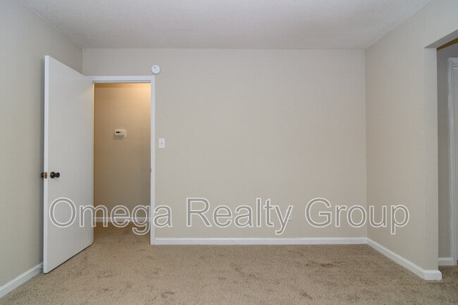 Building Photo - 2404 Glenmore Ct