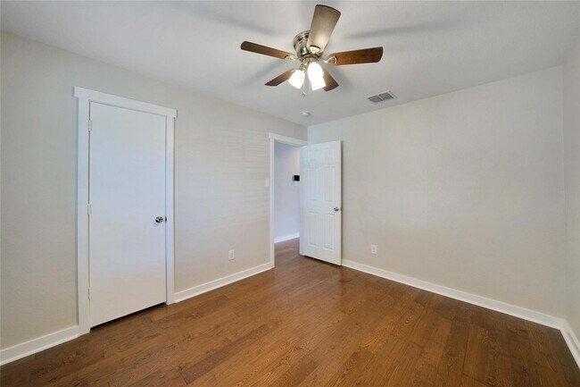 Building Photo - 716 Preston Dr