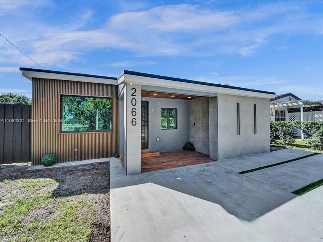 Building Photo - 2066 NE 174th St