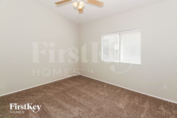 Building Photo - 9747 N Sandy Valley Dr