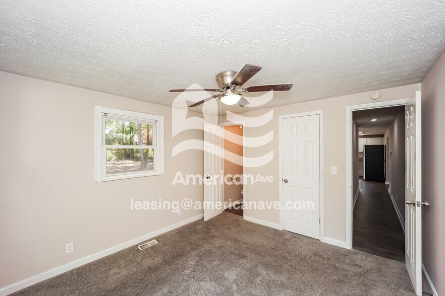 Building Photo - 225 Holly Smith Dr