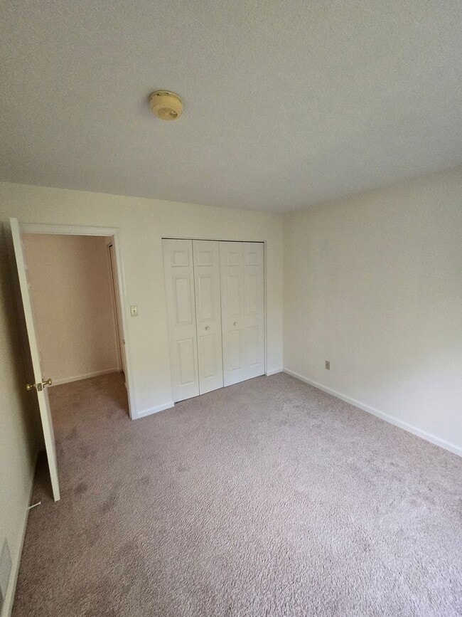 Building Photo - Spacious 3-bedroom Gibsonia townhome