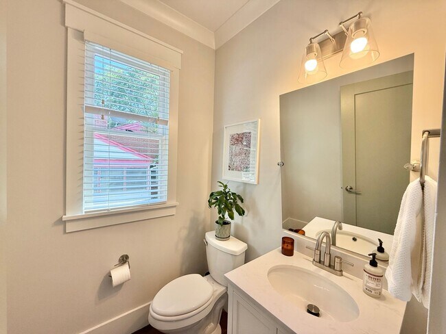 Building Photo - Stunning 3BD, 2.5BA Downtown Raleigh Home with Modern Updates, Large Fenced In Backyard, Fire Pit...