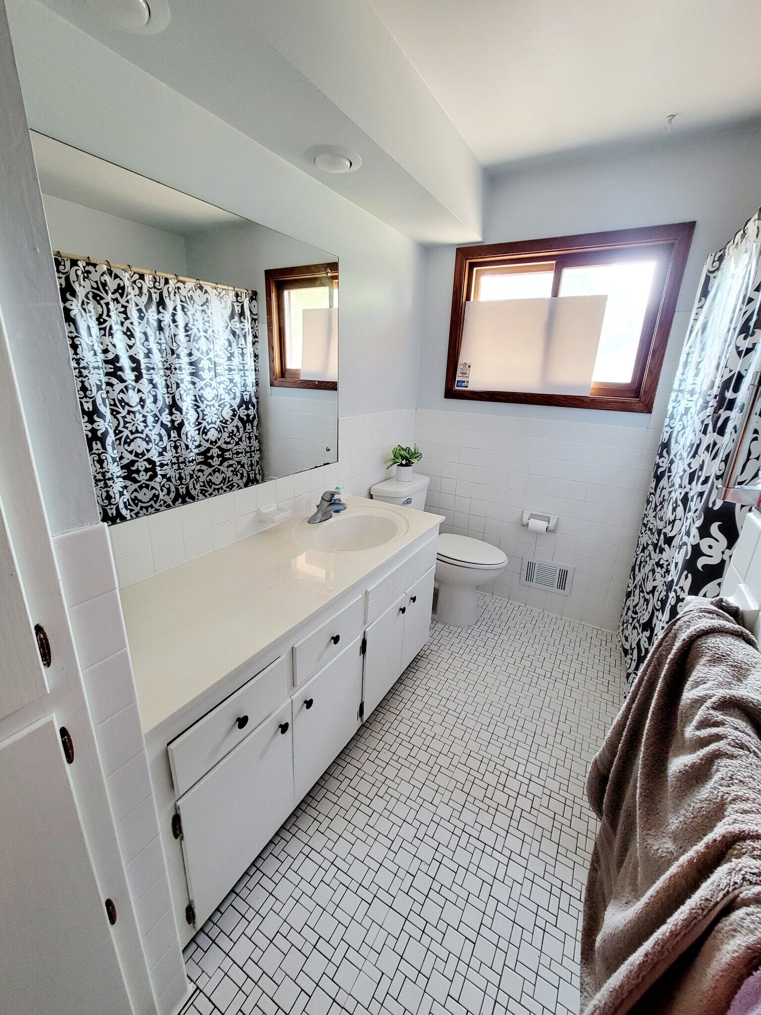 Building Photo - 5401 82nd Ave N